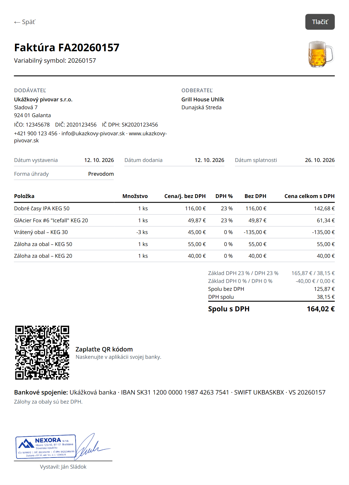 Vytlačená faktúra s položkami, DPH a QR kódom na platbu